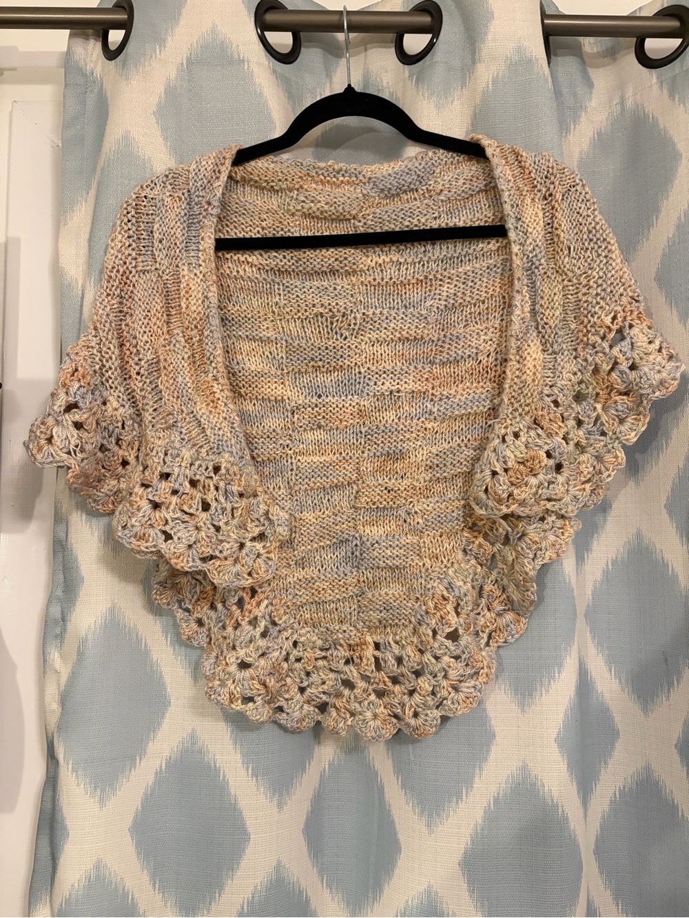 Cropped Open-Front Knit Shrug in Cream & Peach